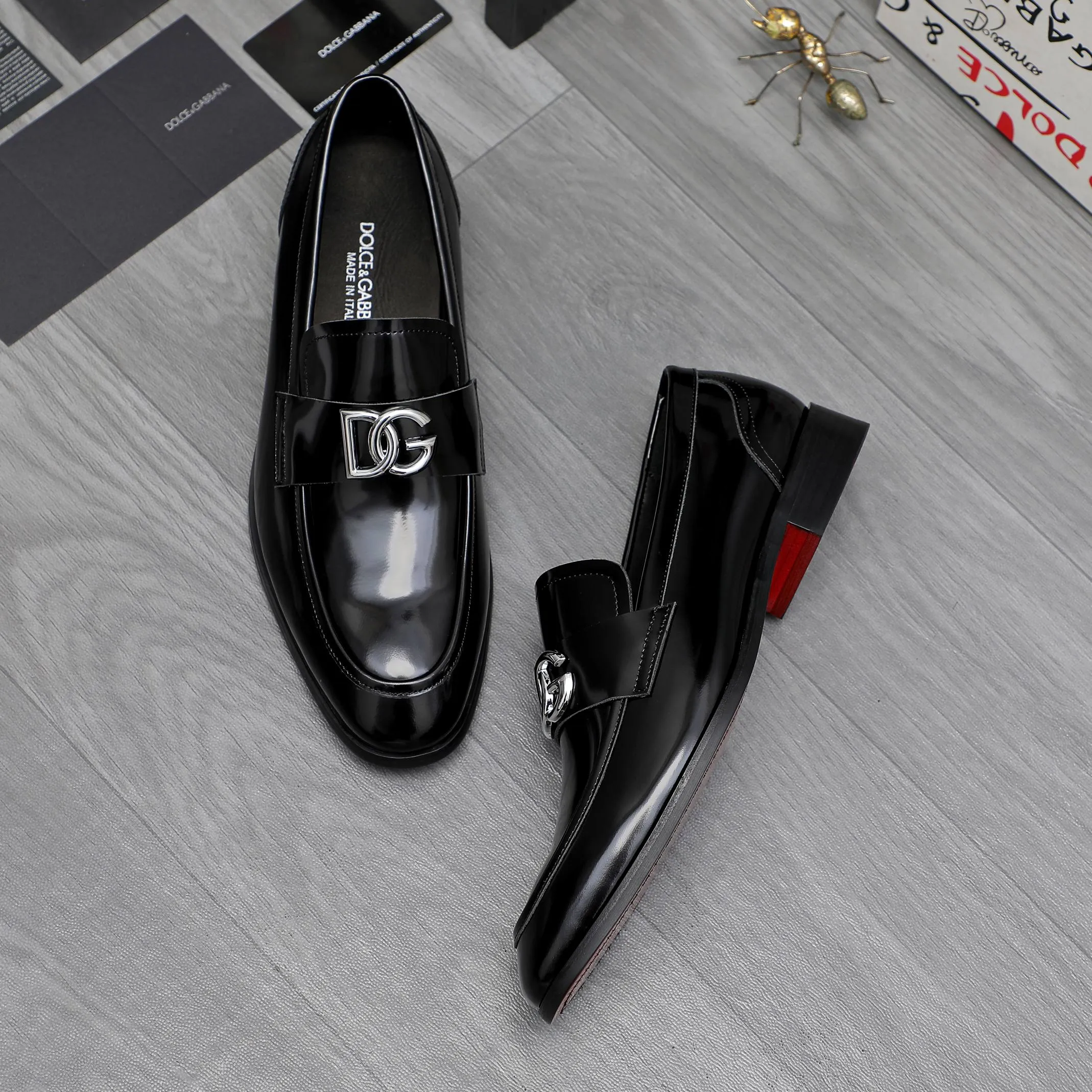 Men's shoes 💰500 Product trademark: DG (Dolce & Gabbana) business casual leather shoes Regular size: 38-45 (45 is custom-made and non-returnable) Product materials: Selected pearlescent cowhide upper, cowhide lining, original outsole
